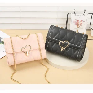 Heart-Shaped Clutch/403