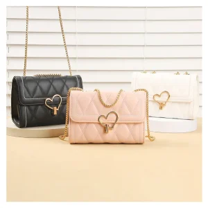 Heart-Shaped Clutch/403
